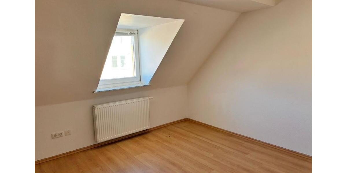 Dachgeschoßwohnung Hof Altstadt - 4 Zimmer, 85 m&sup2;, 850&euro; | Angebot:26582307