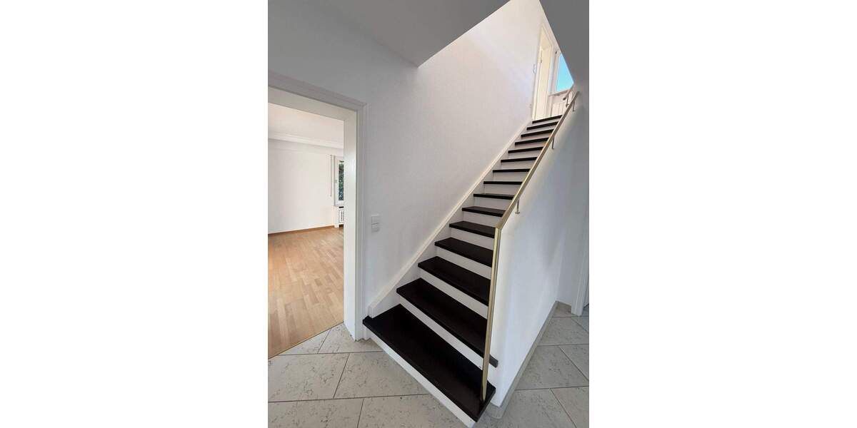 Mehrfamilienhaus, Wohnhaus Nürtingen - 5 Zimmer, 175 m&sup2;, 2.700&euro; | Angebot:24557708