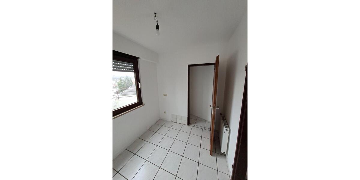 Frisch renovierte 3-Zimmer Dachgeschosswohnung in zentraler Lage 3 zimmer