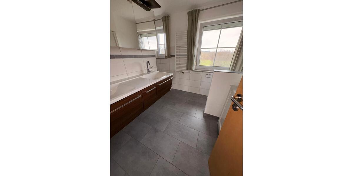 Etagenwohnung Marktl - 4 Zimmer, 120 m&sup2;, 1.490&euro; | Angebot:26560569