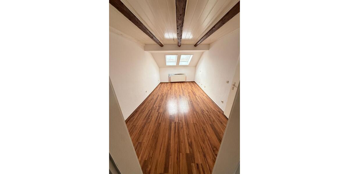 Dachgeschoßwohnung Weißenfels - 4 Zimmer, 111 m&sup2;, 595&euro; | Angebot:26031673