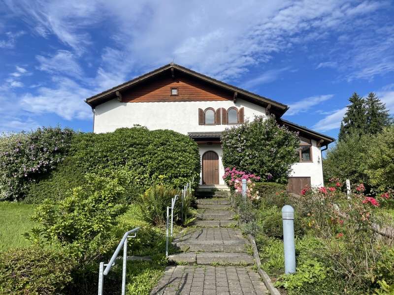 Haus zum Mieten in Neubeuern 2.200 € 203 m²