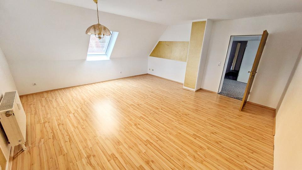Dachgeschoßwohnung Oberasbach - 3.5 Zimmer, 75 m&sup2;, 950&euro; | Angebot:25873675
