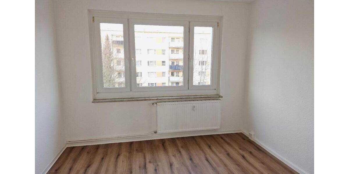 Etagenwohnung Zwenkau - 3 Zimmer, 60 m&sup2;, 375&euro; | Angebot:25845972
