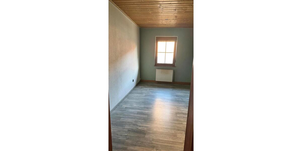 Etagenwohnung Großheirath - 5 Zimmer, 125 m&sup2;, 740&euro; | Angebot:26251085