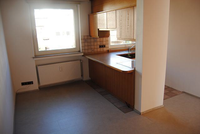 Wohnung im EG mit Balkon, Garage und Stellplatz in ruhiger Lage ... sucht lebensälteren Mieter ... 2 zimmer