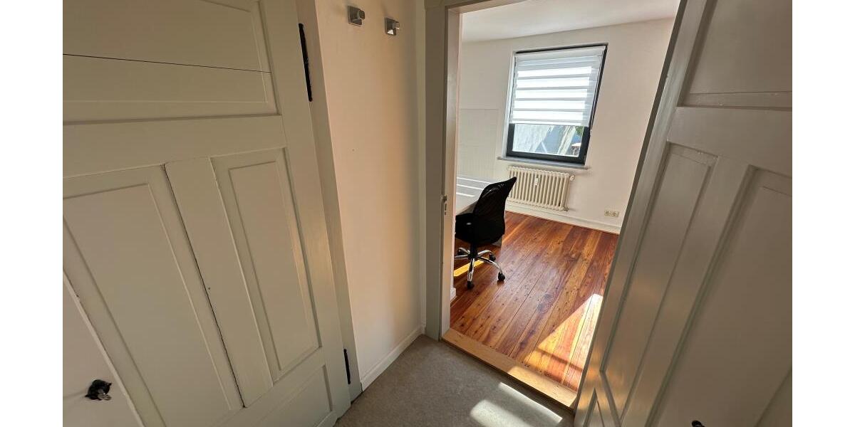 Möblierte 1-Raum Atelierwohnung mit Echtholzboden im ruhigen Hinterhaus - Etagenwohnung Gera Pforten | Angebot:26232900