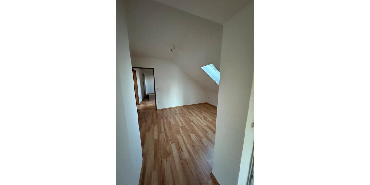 Dachgeschoßwohnung Peiting - 2.5 Zimmer, 70 m&sup2;, 665&euro; | Angebot:26424255