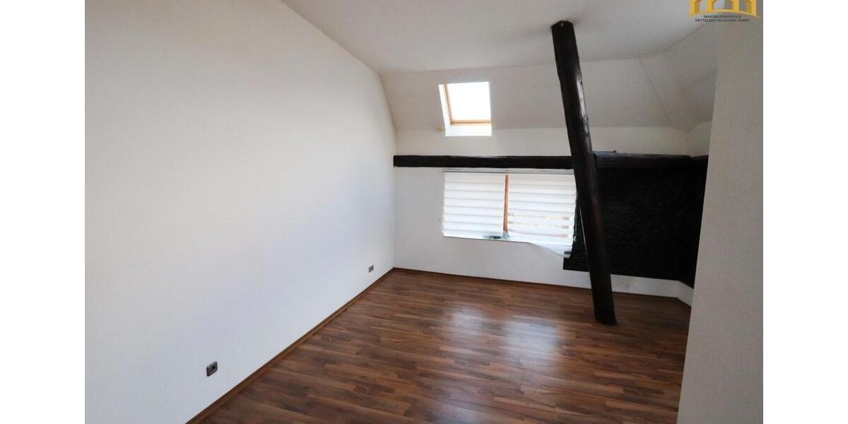 Dachgeschoßwohnung Hettstedt - 4 Zimmer, 87 m&sup2;, 420&euro; | Angebot:25990009