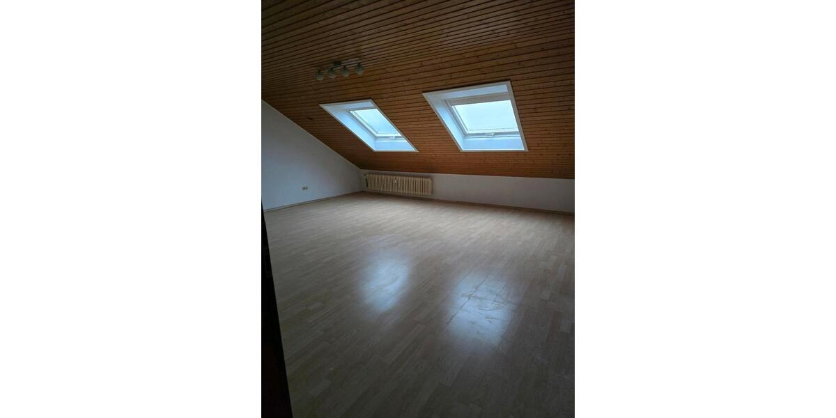 Dachgeschoßwohnung Geislingen an der Steige - 4.5 Zimmer, 100 m&sup2;, 1.050&euro; | Angebot:24772621