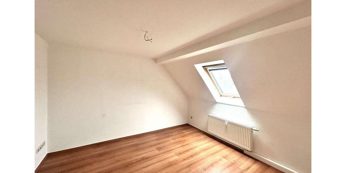 Dachgeschoßwohnung Limbach-Oberfrohna Oberfrohna - 4 Zimmer, 92 m&sup2;, 644&euro; | Angebot:26664449