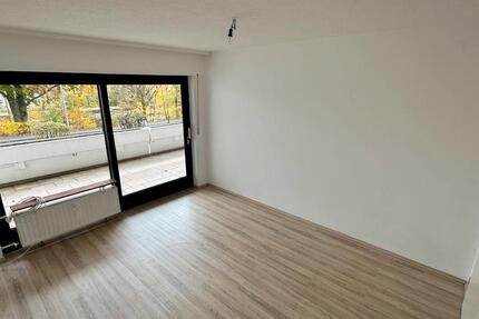 2 Zimmer Wohnung (Balkon, TG), hell, großzügig, Toplage zimmer