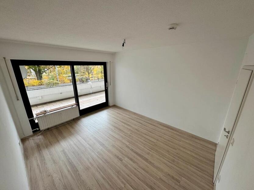 2 Zimmer Wohnung (Balkon, TG), hell, großzügig, Toplage zimmer