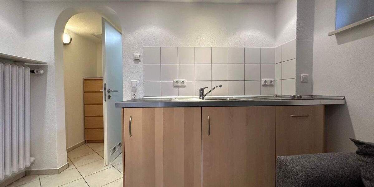 Möblierte 1 - Zimmer - Untergeschosswohnung (Kellerwohnung) mit Einbauküche und separatem Eingang 1 zimmer