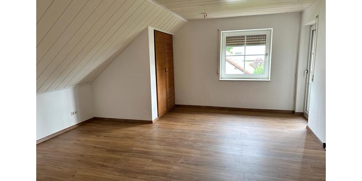 Dachgeschoßwohnung Neuhof an der Zenn - 6 Zimmer, 110 m&sup2;, 990&euro; | Angebot:24392999
