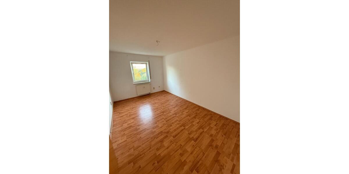 Etagenwohnung Großschirma - 4 Zimmer, 120 m&sup2;, 890&euro; | Angebot:24566023