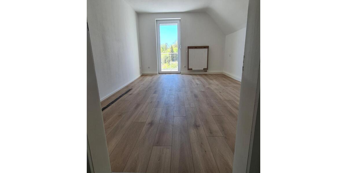 Dachgeschoßwohnung Leonberg - 2 Zimmer, 54 m&sup2;, 860&euro; | Angebot:26567986