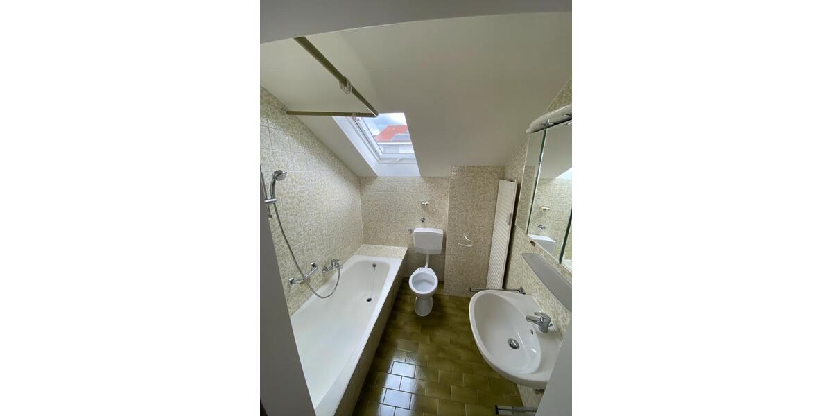 Dachgeschoßwohnung Weinstadt - 2 Zimmer, 60 m&sup2;, 1.000&euro; | Angebot:25635548