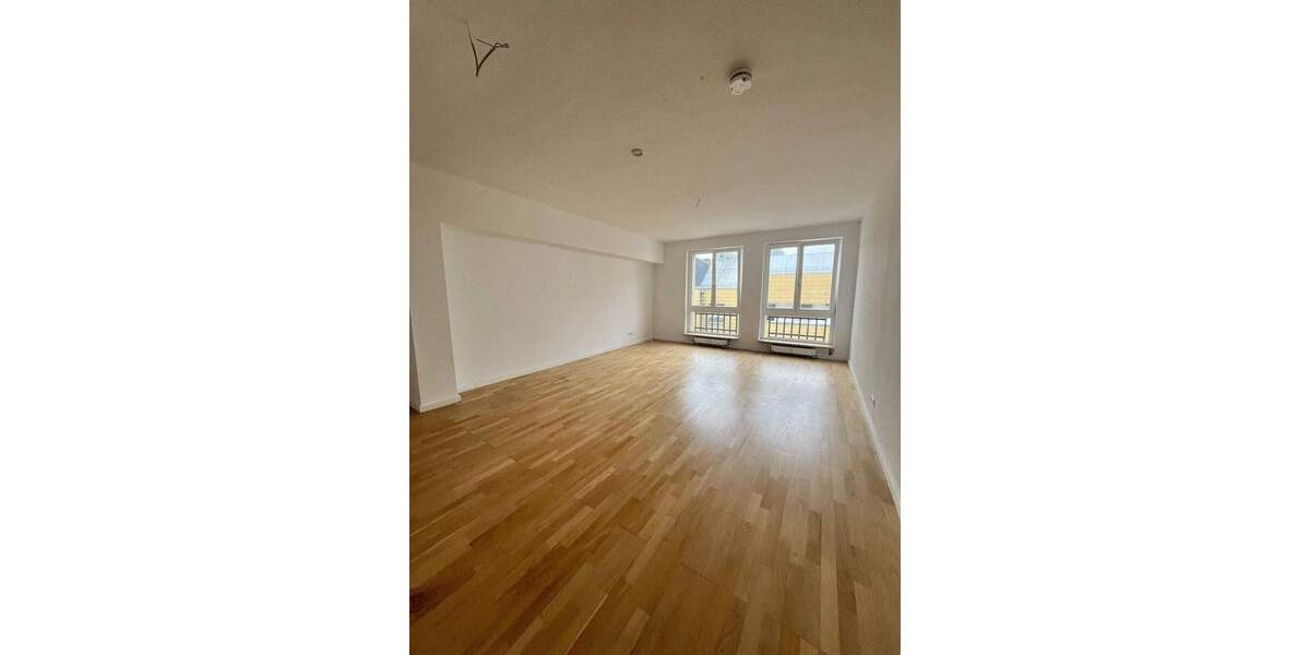 Etagenwohnung Wiesbaden Mitte - 2 Zimmer, 100 m&sup2;, 1.200&euro; | Angebot:25778336