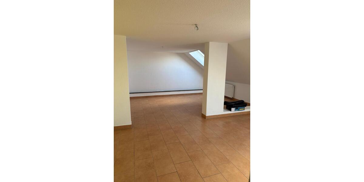 Dachgeschoßwohnung Ortenberg - 3 Zimmer, 97 m&sup2;, 880&euro; | Angebot:26420253