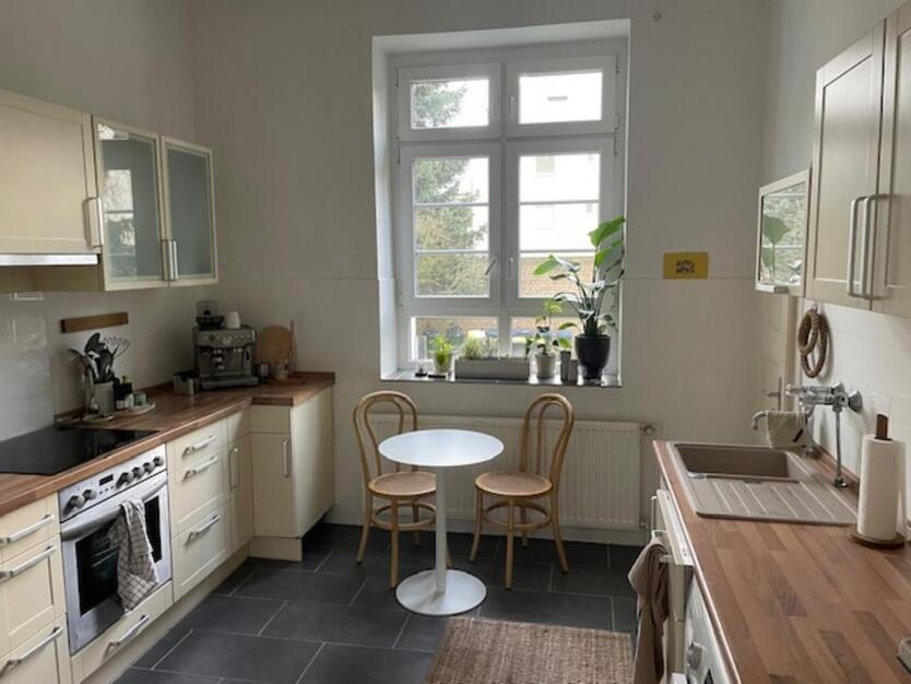 Möblierte 2 Zi Altbau mit Balkon in Köln Nippes (02.01.-28.02.26) zimmer