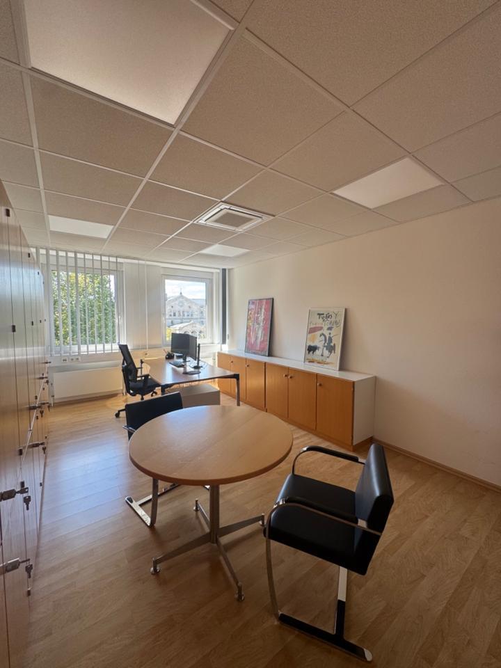Moderne Büroräume mit 5 TG-Stellplätze in Fürth zu vermieten zimmer
