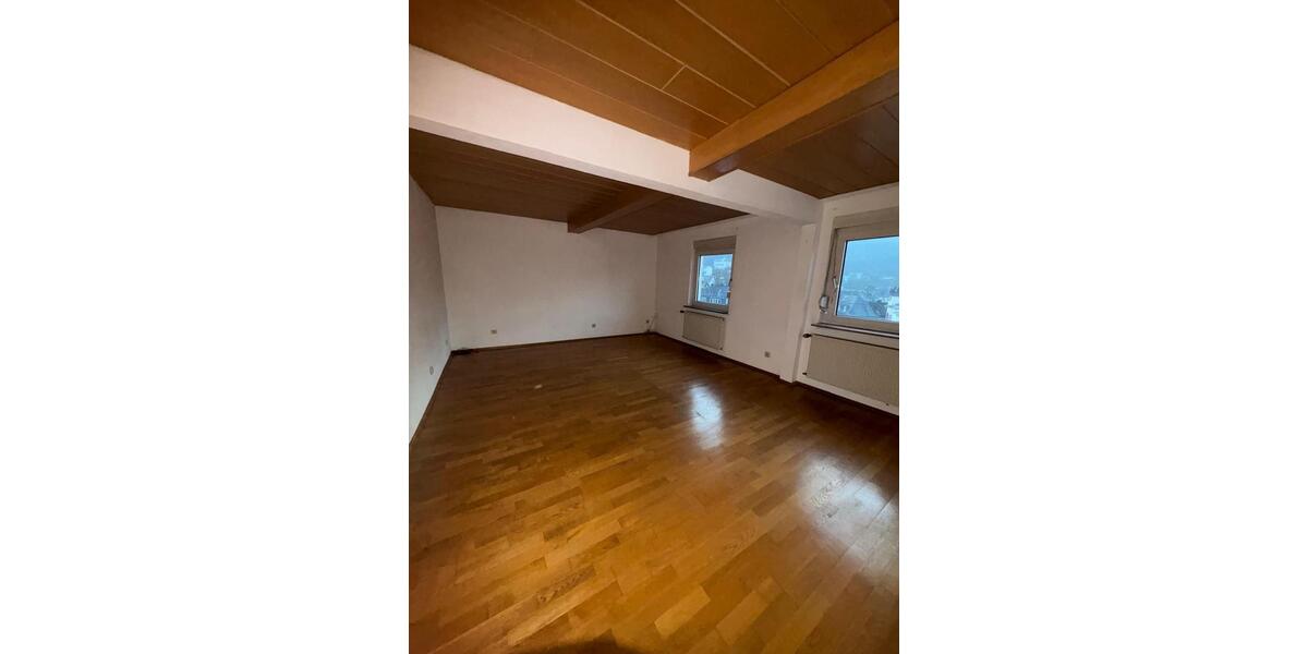 Dachgeschoßwohnung Siegen Eiserfeld - 3 Zimmer, 91 m&sup2;, 750&euro; | Angebot:25127437