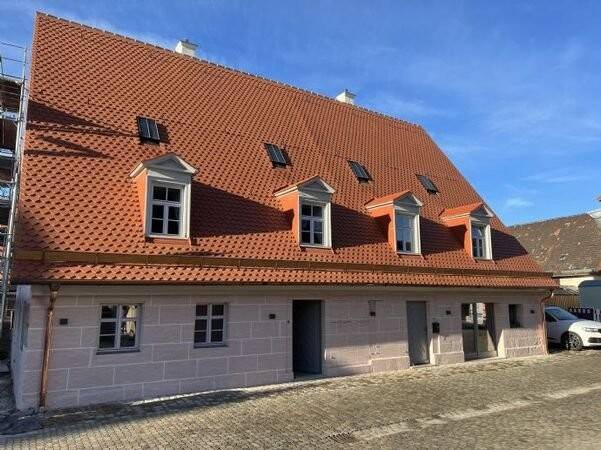 Liebhaberobjekt: 3 12 Zi. DHH im kernsanierten Bauernhaus mit Terr. und Garten Nürnberg-Nord Haus mieten