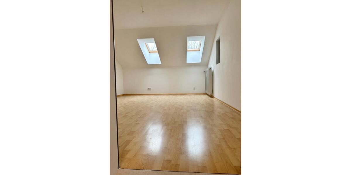 Dachgeschoßwohnung Altdorf - 3.5 Zimmer, 99 m&sup2;, 1.250&euro; | Angebot:25930179