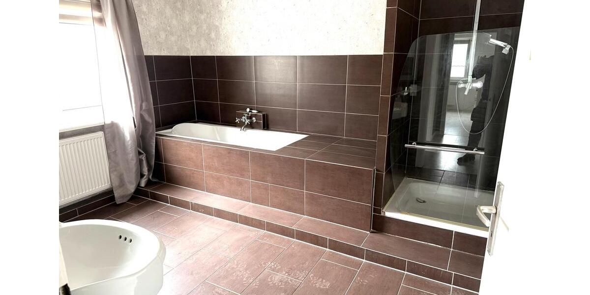 Doppelhaushälfte Helmstedt - 6 Zimmer, 200 m&sup2;, 1.600&euro; | Angebot:25049139