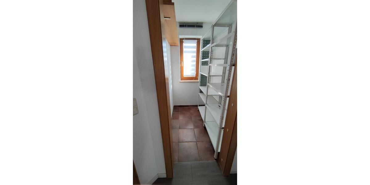 Schöne 3 Zimmer EG-Wohnung mit Wintergarten, Garten&50m² Kellerw. 3.5 zimmer