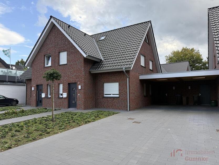 ImmobilieN GUMNIOR präsentiert *provisionsfrei*: Moderne Doppelhaushälfte in Emsbüren mit Garten und Carport
