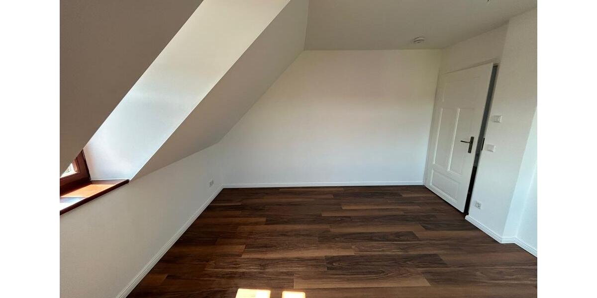 Etagenwohnung Arnsdorf - 3 Zimmer, 94 m&sup2;, 900&euro; | Angebot:21382285