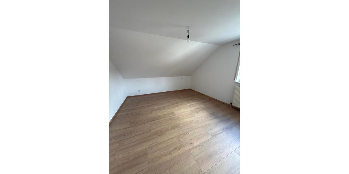 Dachgeschoßwohnung Passau Maierhof - 3 Zimmer, 90 m&sup2;, 900&euro; | Angebot:26537112