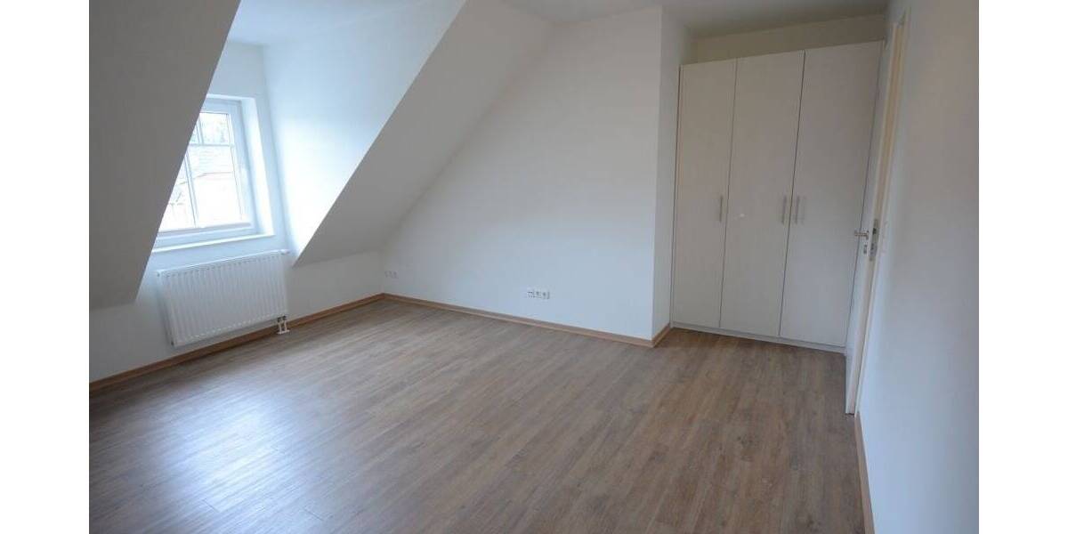 Etagenwohnung Heide - 3 Zimmer, 100 m&sup2;, 980&euro; | Angebot:25819087