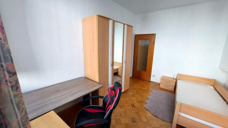 Wohnen auf Zeit Edenkoben - 4 Zimmer, 110 m&sup2;, 330&euro; | Angebot:24785968