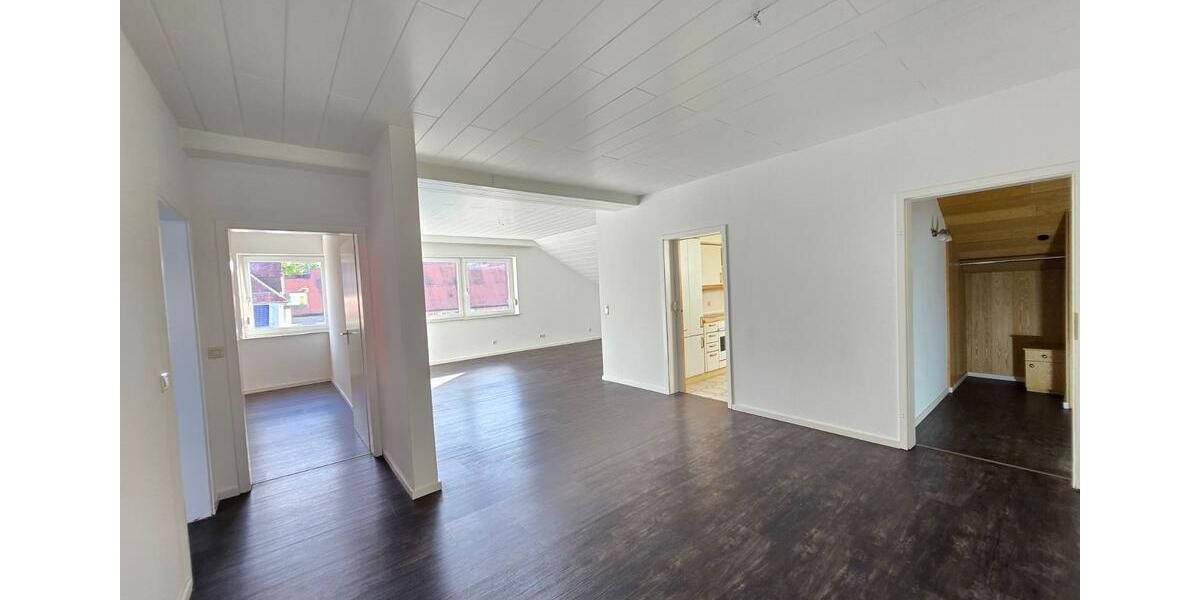 Dachgeschoßwohnung Bayreuth City - 2.5 Zimmer, 74 m&sup2;, 800&euro; | Angebot:25168424