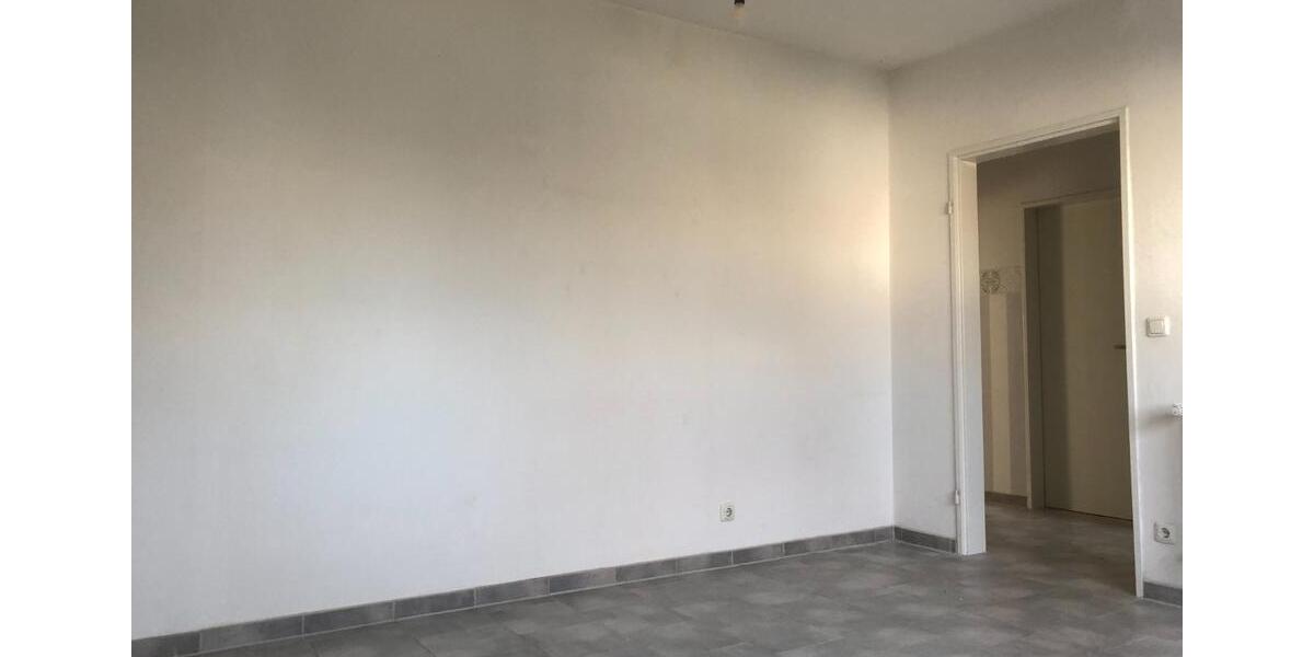 70 qm Wohnung mit Balkon, renoviert zu vermieten 6 zimmer