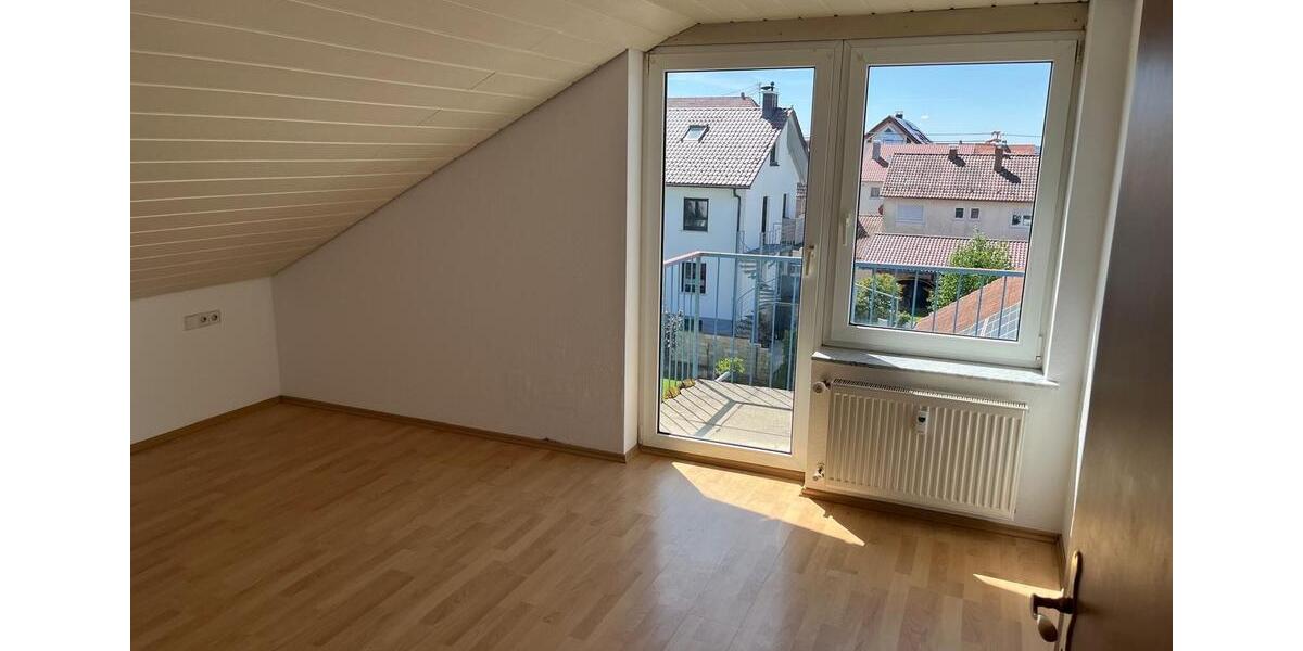 Dachgeschoßwohnung Hülben - 2 Zimmer, 55 m&sup2;, 530&euro; | Angebot:24729102