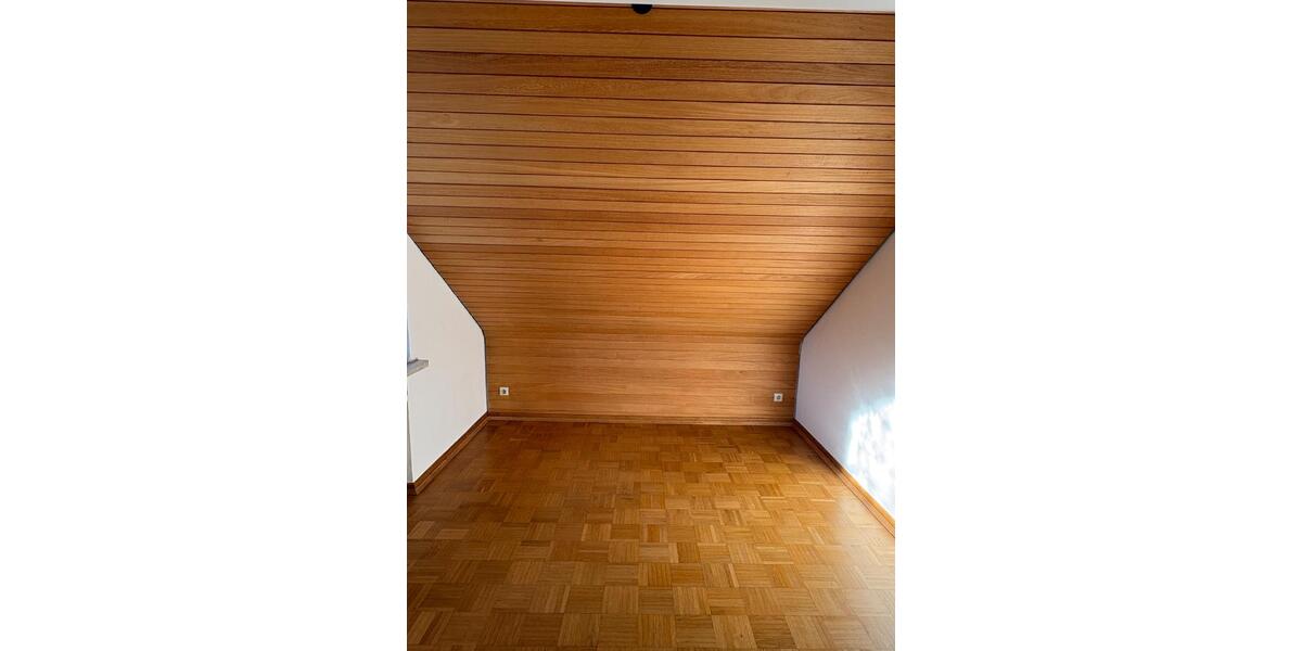 Dachgeschoßwohnung Lehrte - 3 Zimmer, 75 m&sup2;, 600&euro; | Angebot:26533833