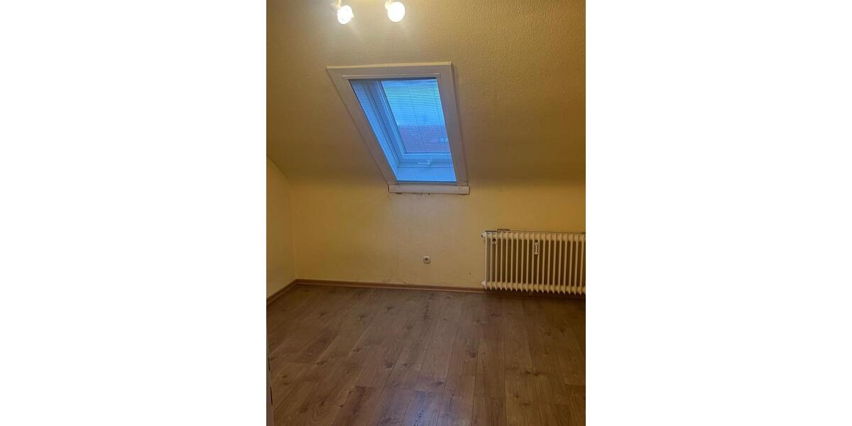 Dachgeschoßwohnung Leonberg - 4 Zimmer, 80 m&sup2;, 1.650&euro; | Angebot:26519368