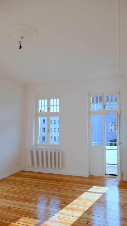 Erstbezug nach umfassender Modernisierung +++ sonnige 3 Zi. Wohnung + Balkon, befristet