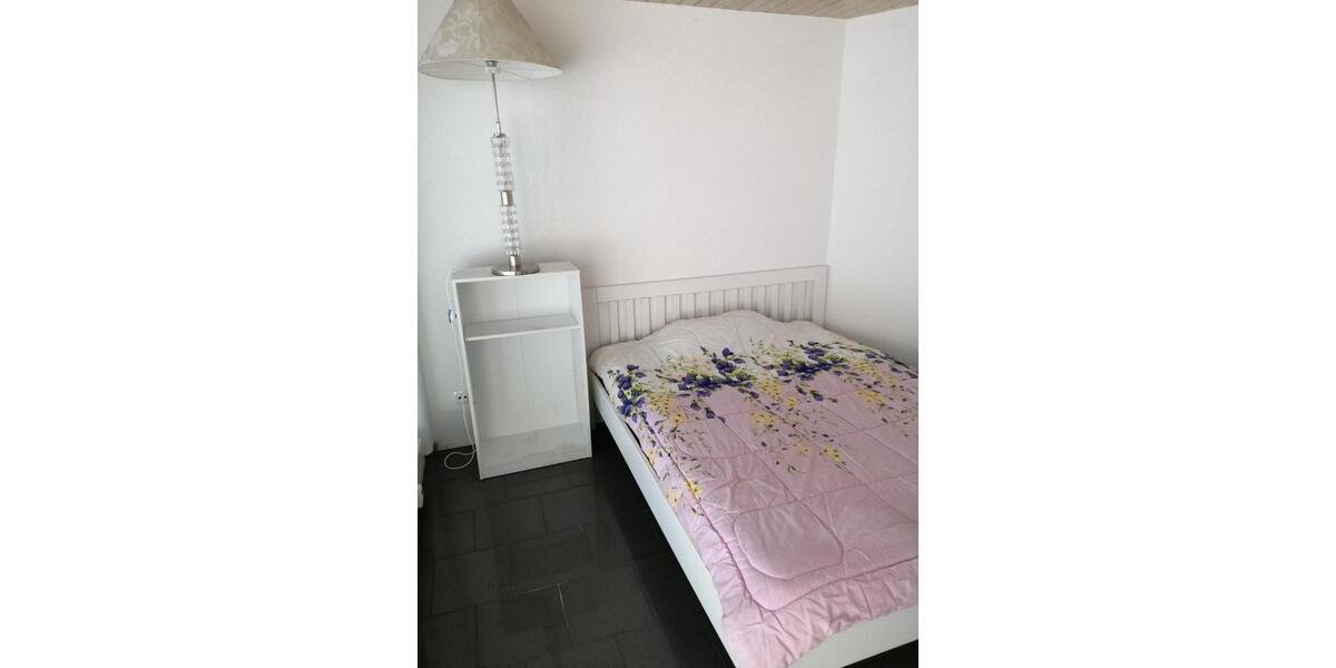 Möblierte WG Zimmer in zentraler Lage ab 01.01.26 1 zimmer