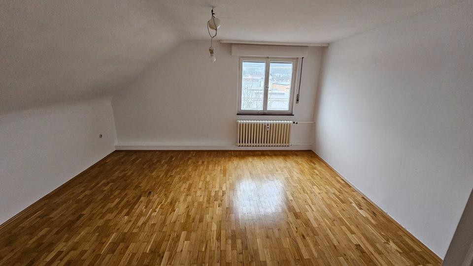 Dachgeschoßwohnung Bad Mergentheim - 3 Zimmer, 81 m&sup2;, 700&euro; | Angebot:23689910