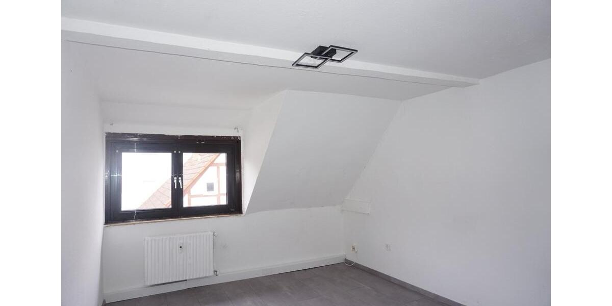 Dachgeschoßwohnung Bad Arolsen - 6 Zimmer, 110 m&sup2;, 825&euro; | Angebot:24867683