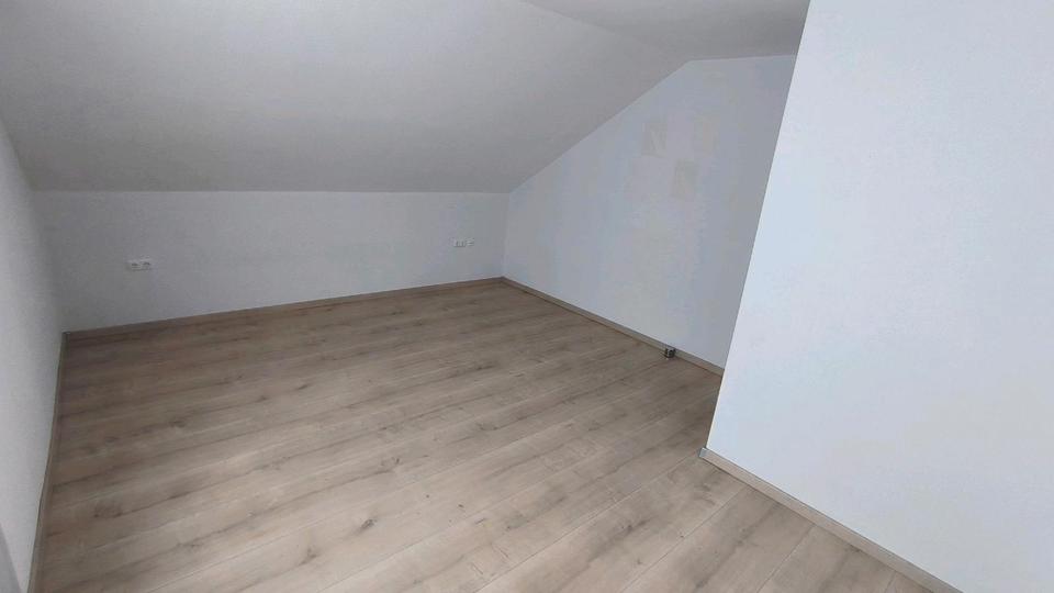 Dachgeschoßwohnung Burglauer - 3 Zimmer, 90 m&sup2;, 650&euro; | Angebot:26327217