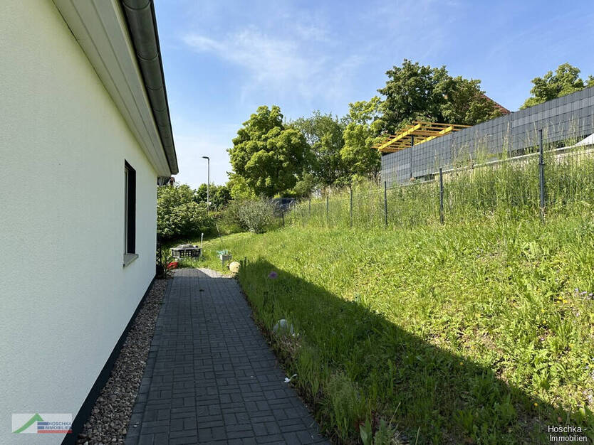 Befristete Vermietung für 2-3 Jahre! Neu renovierter 3 Zimmer Bungalow mit Garage und gr. Garten