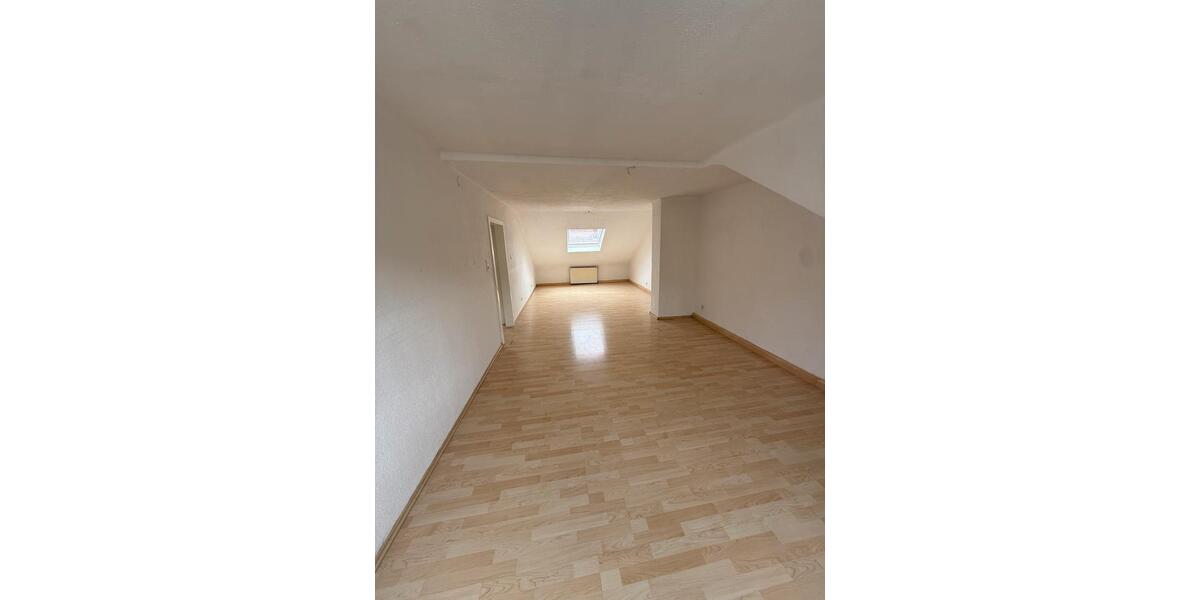 Dachgeschoßwohnung Völklingen - 2 Zimmer, 83 m&sup2;, 550&euro; | Angebot:26548104