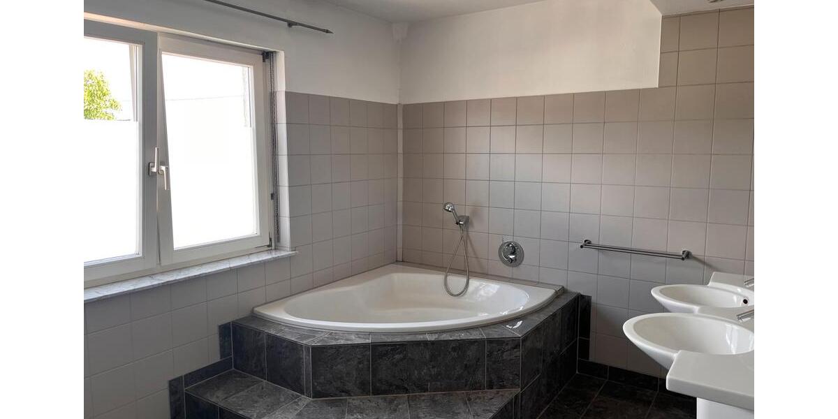 Etagenwohnung Schiffweiler - 2 Zimmer, 65 m&sup2;, 560&euro; | Angebot:25171339