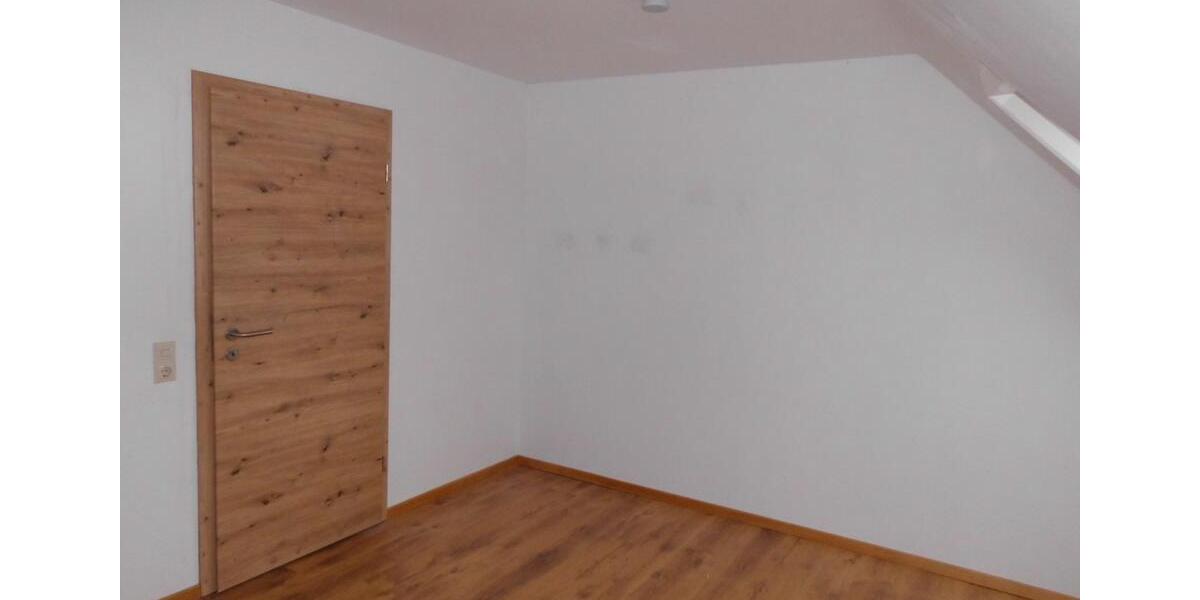 Dachgeschoßwohnung Rodenberg - 3 Zimmer, 80 m&sup2;, 750&euro; | Angebot:26204415